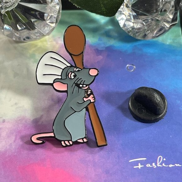 Ratatouille Mouse Lapel Pin Rat Chef Wood Spoon Badge Brooch Accessories Jewelry - Picture 2 of 11